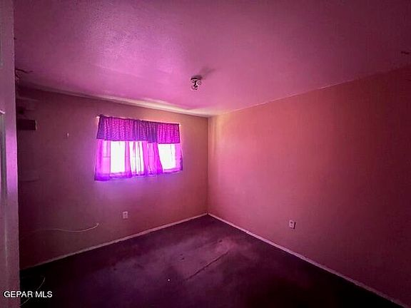 4th image of 4413 E Missouri Ave