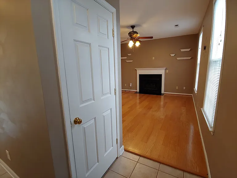 3310 Mill Spring Ct — Photo 5