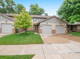 825 Moore Dr, Chelsea, MI 48118