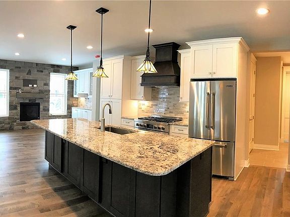 4th image of 5535 Meadowglen Dr