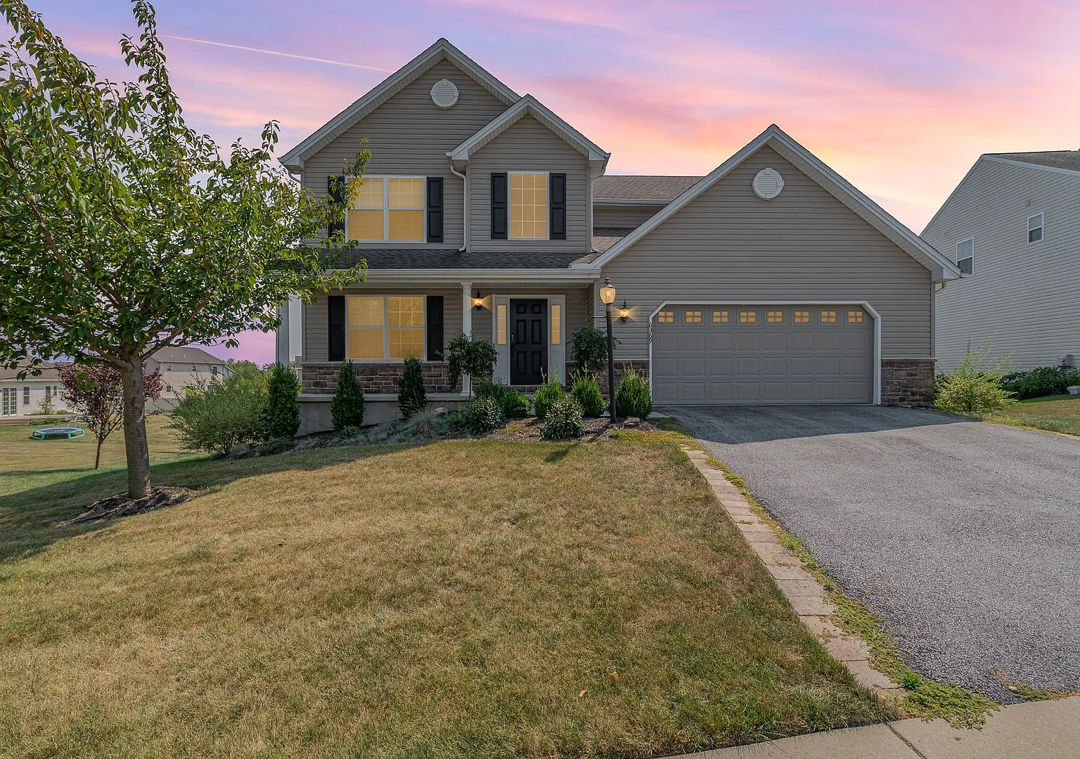 *Coming Soon* Welcome To This Spacious 4-Bedroom, 2.5-Bathroom Home Located In The Desirable Cent... — Photo 1