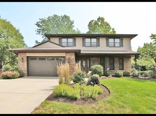 665 Stanford Cir, Elk Grove Village, IL 60007