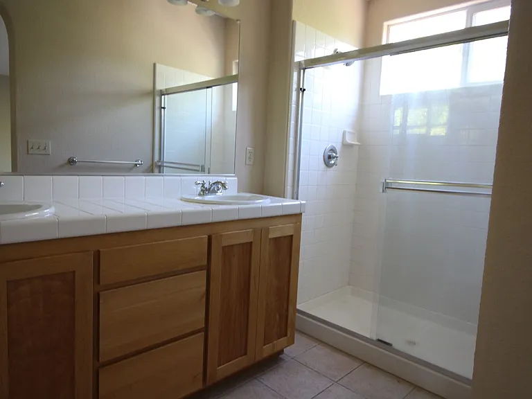 402 Healdsburg Ave — Photo 20