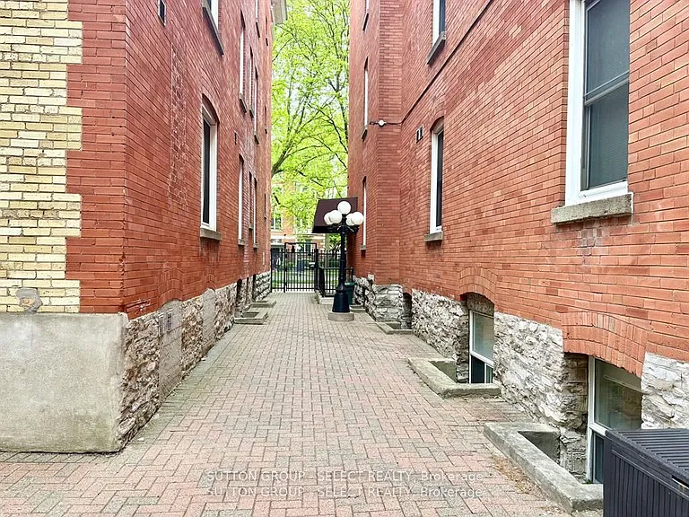 440 Wellington St #103 — Photo 32