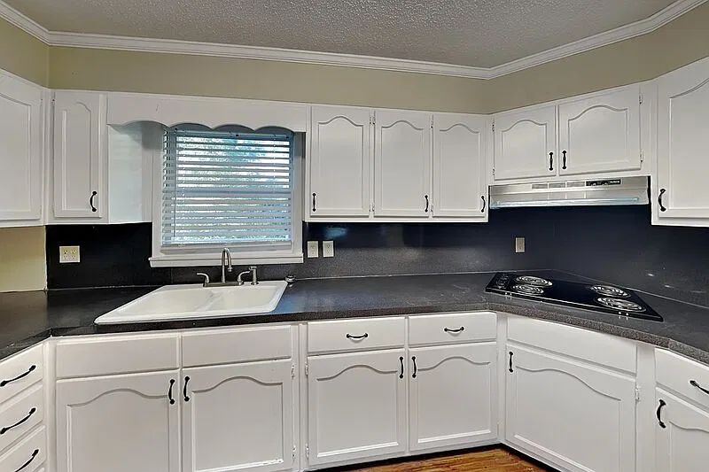 3 bed, 2.0 bath, 1562 sqft, $1,300 — Photo 4