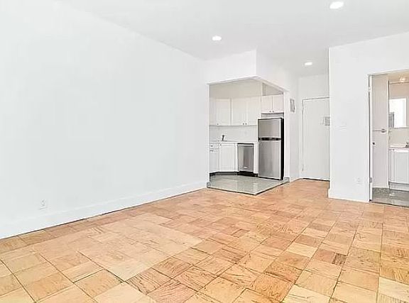 2nd image of 213 E 37th St #2H