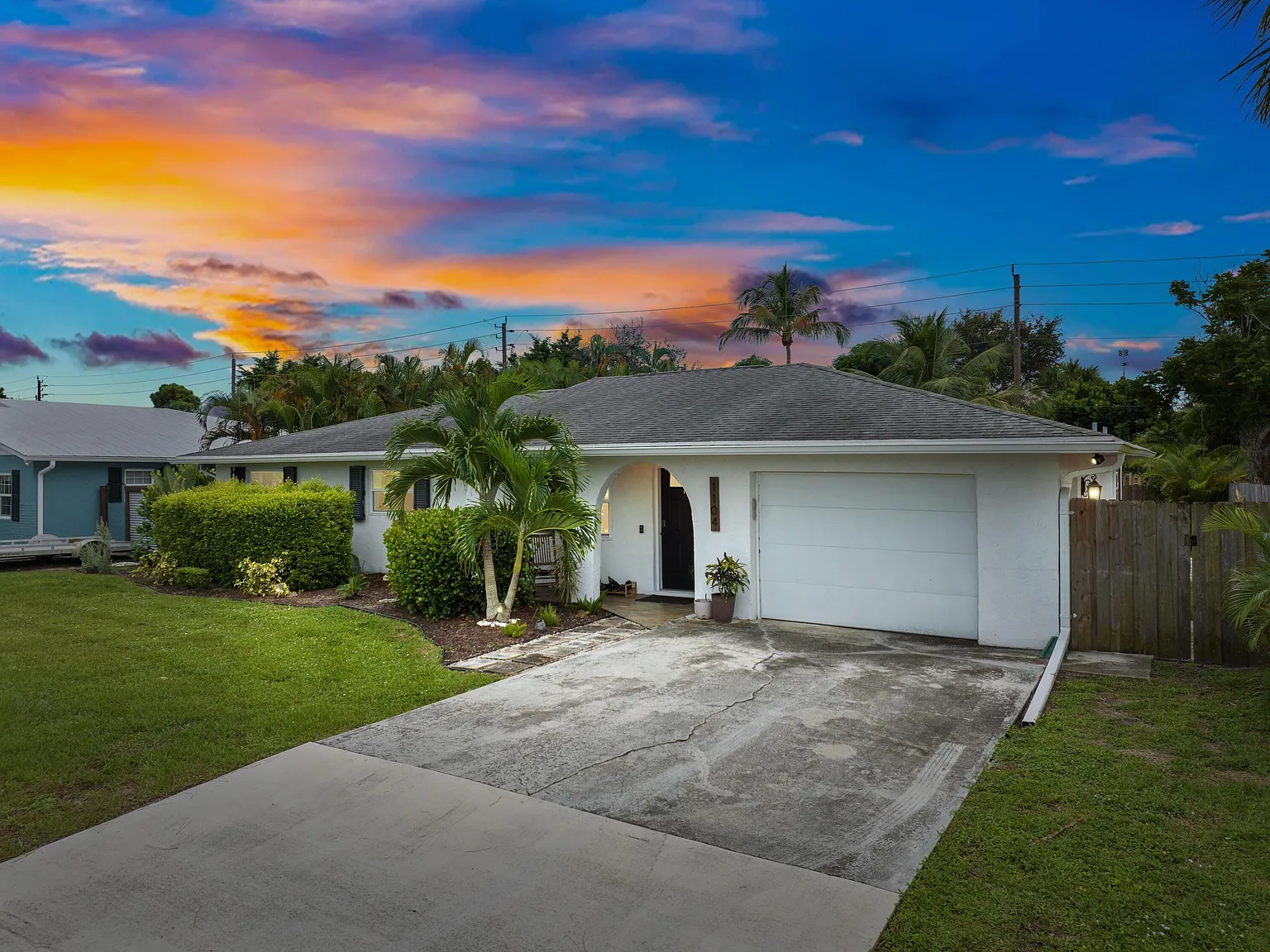3 bed, 3.0 bath, 1650 sqft, $4,900 — Photo 3