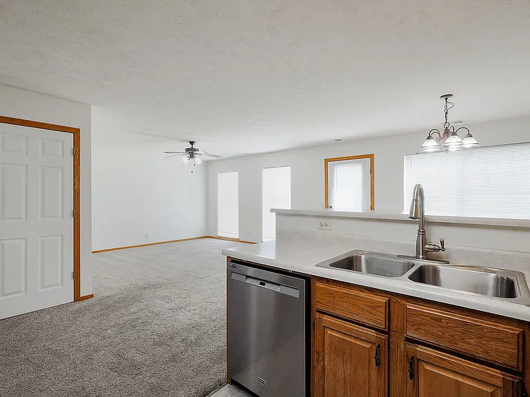 8815 Venice Ln — Photo 7