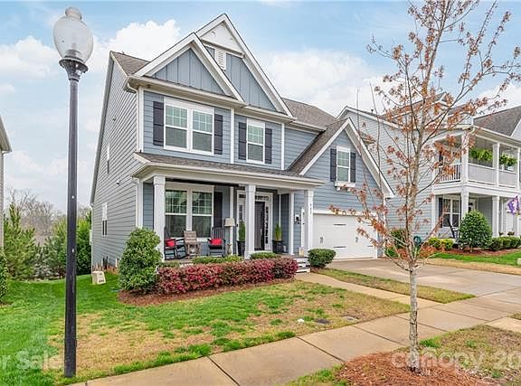 4th image of 527 Lakeview Dr