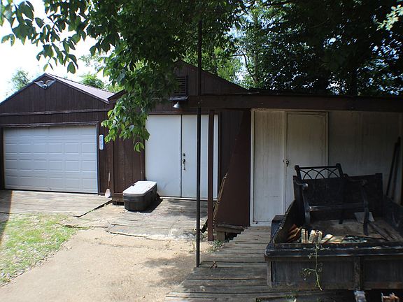 5th image of 898 Frontage Dr