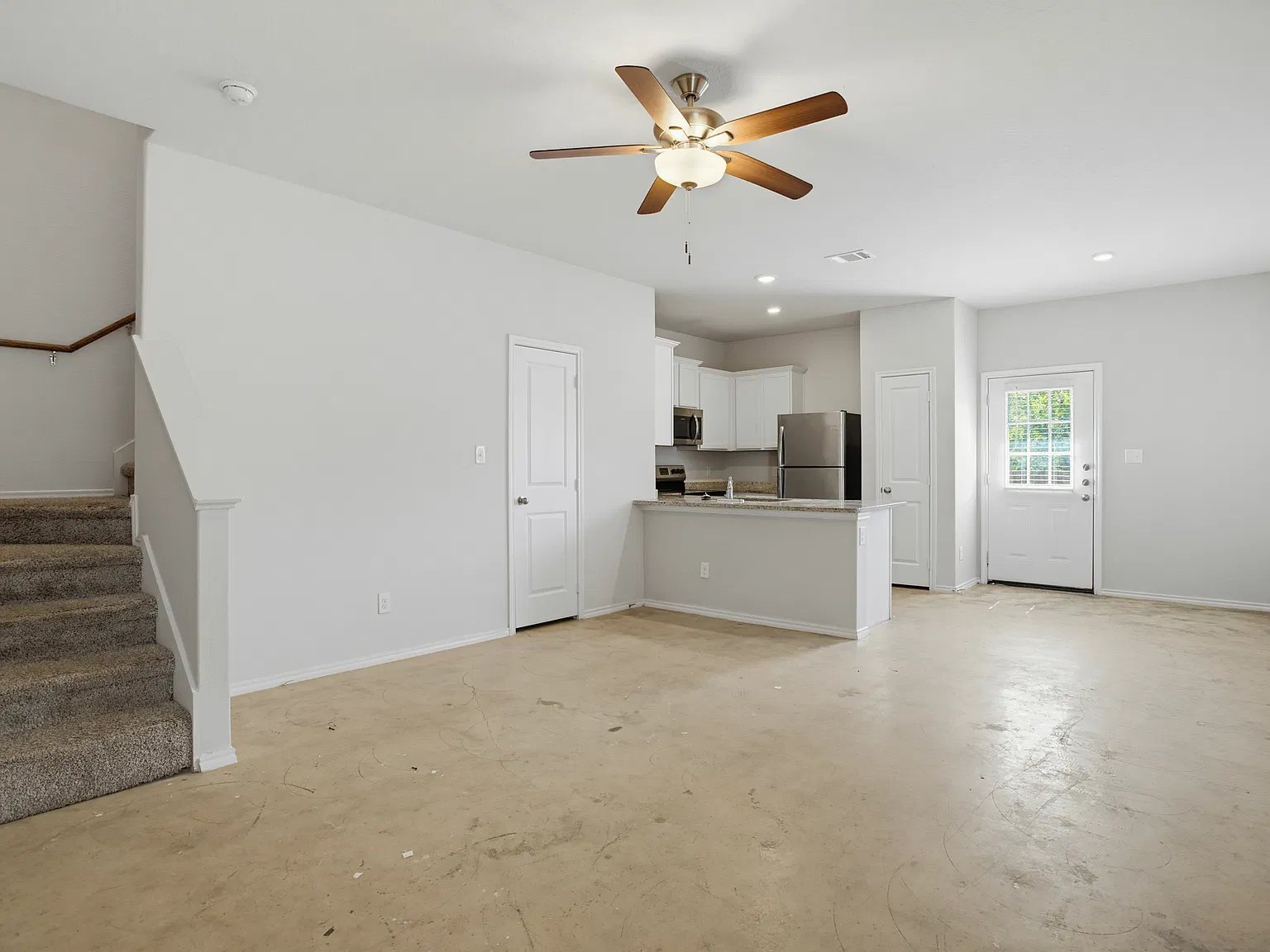 3 bed, 2.5 bath, 1250 sqft, $1,400 — Photo 2