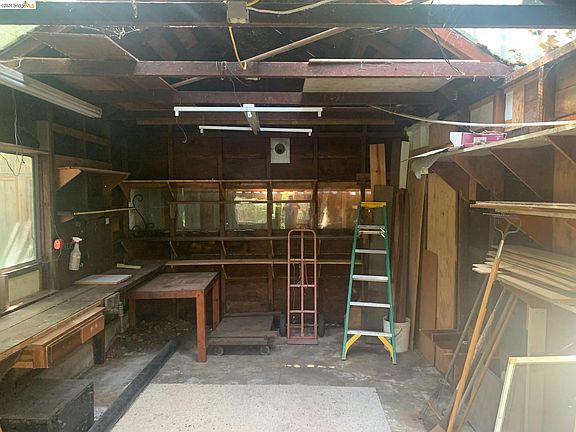 5th image of 2800 Prince St