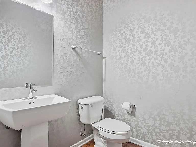 101 Lexington Ln — Photo 16