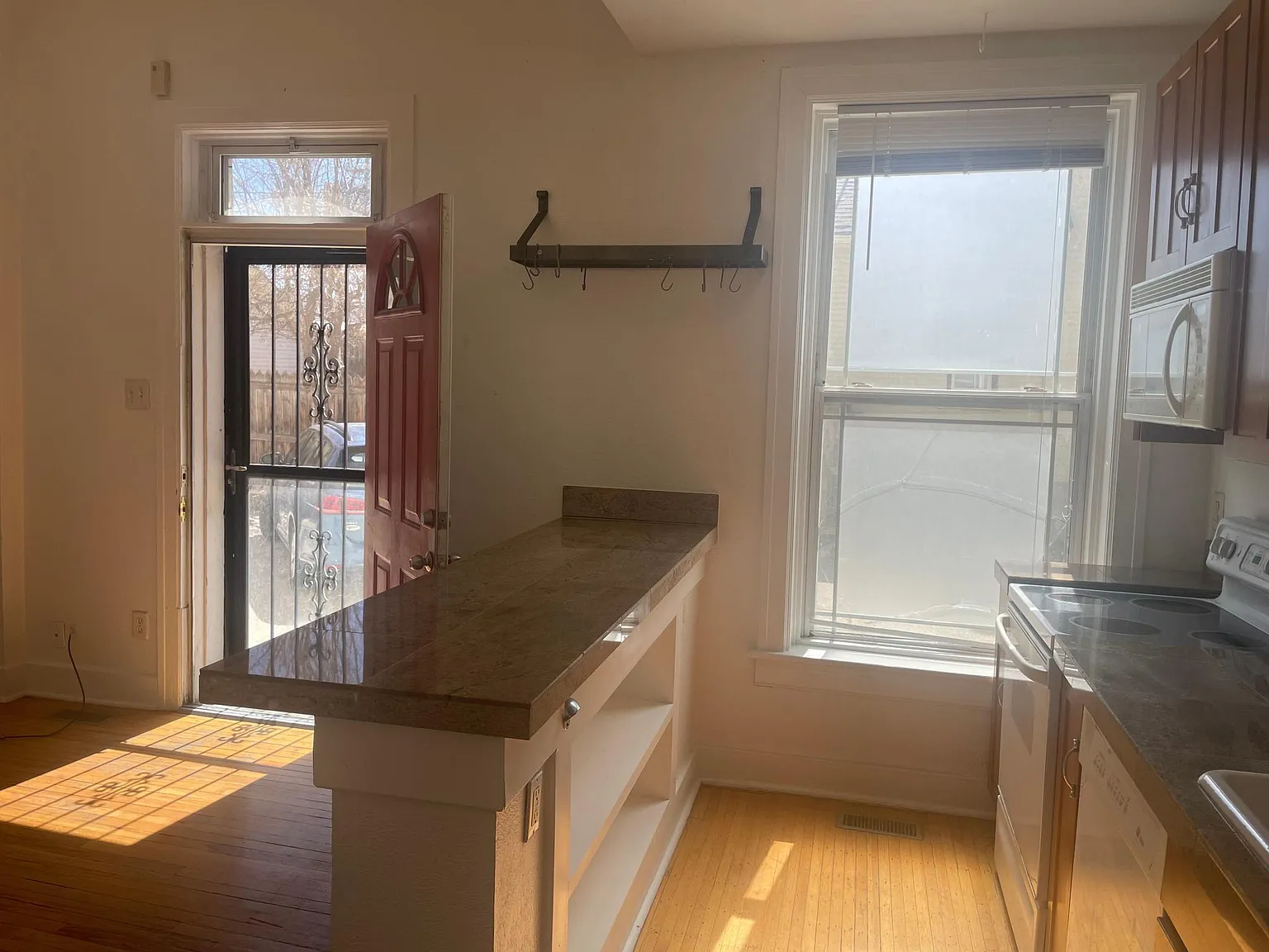 1534 N High St — Photo 2
