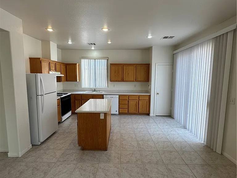 11056 Piedmont Valley Ave — Photo 4