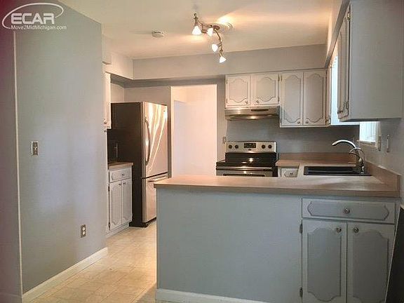 3rd image of 13330 Lake Shore Dr