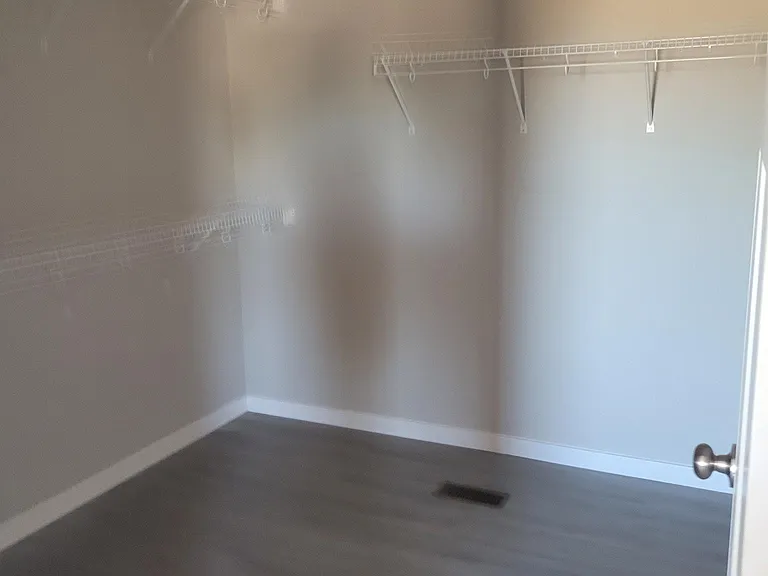 209 W Canterbury Ln — Photo 14