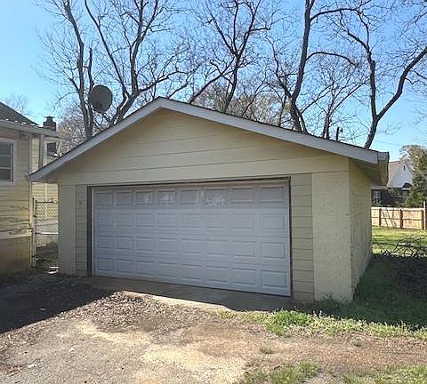 3rd image of 453 N Cherokee Rd