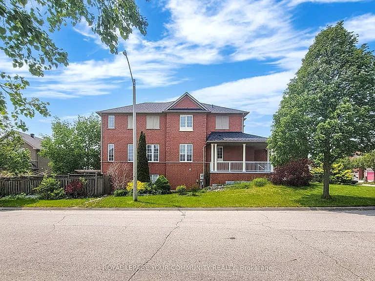 39 Lark Cres — Photo 2