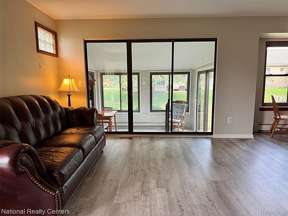 5th image of 12237 Cambridge Blvd #1