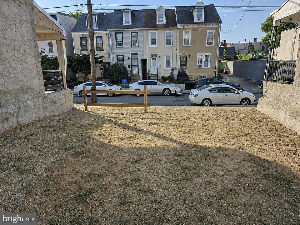 2nd image of 225 E Phil Ellena St
