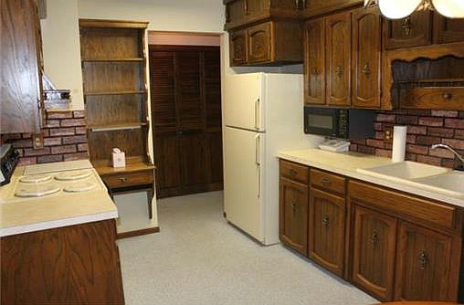 5th image of 18900 E Hanthorn Dr