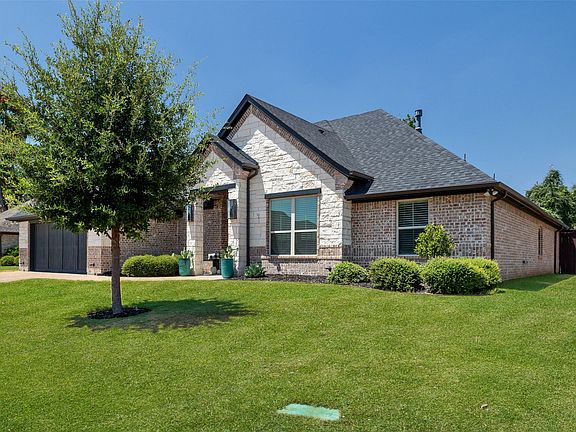 2nd image of 1019 Anna Cir
