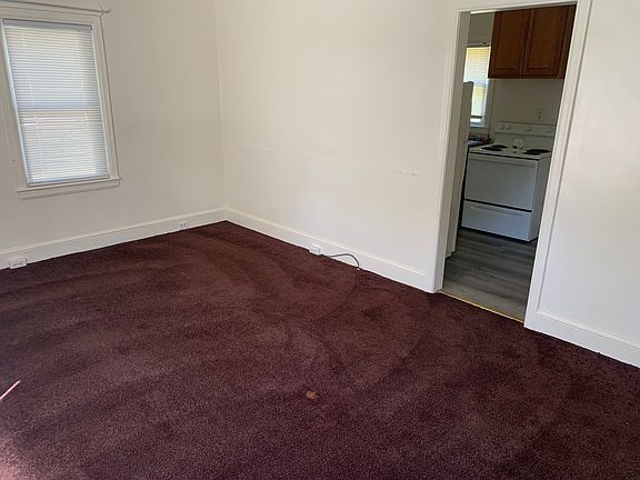 2nd image of 3401 Calumet Pl