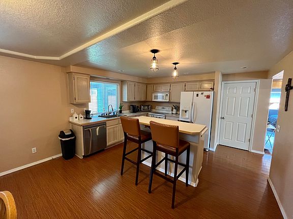 5th image of 1610 Warren Way