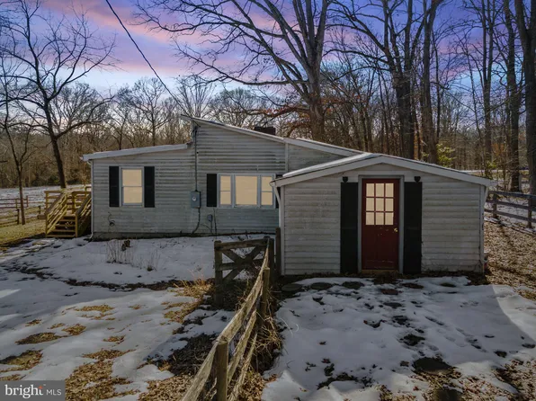 5001 Courtneys Corner Rd, Sumerduck, VA 22742