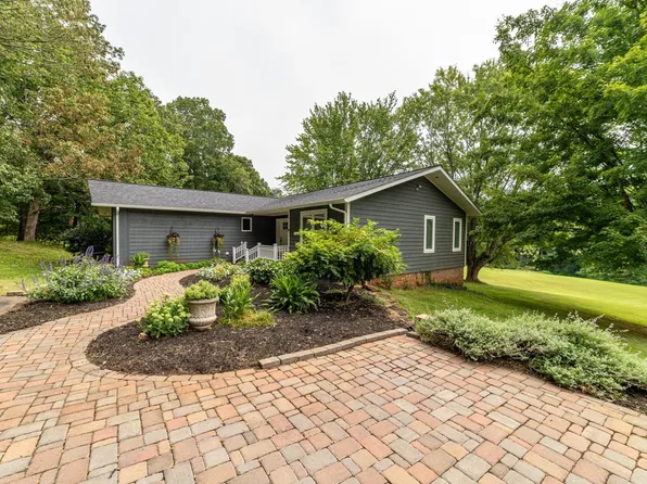 204 Foxwood Dr, Goode, VA 24556