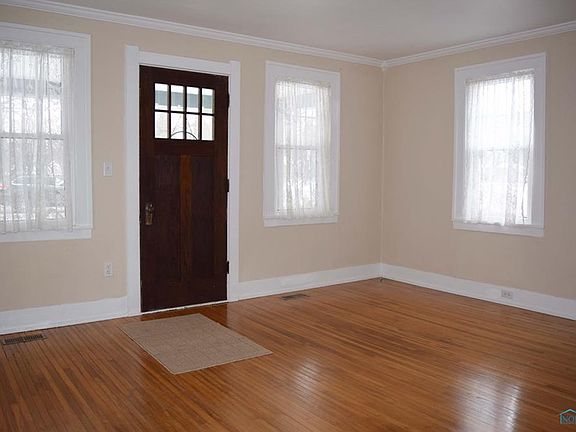 4th image of 301 E Indiana Ave