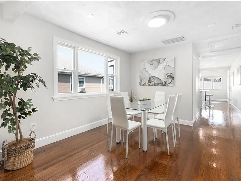 121 1st St #119 — Photo 9