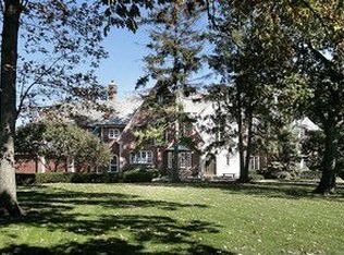 243 N Deere Park Dr E, Highland Park, IL 60035