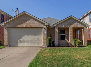 7944 Meadow Spring Ln, Fort Worth, TX 76120