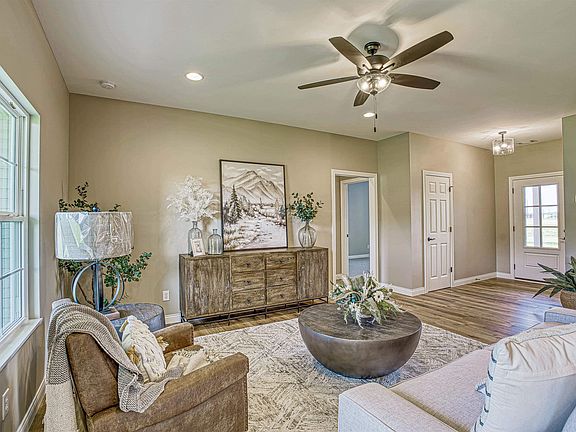 4th image of 1603 Venture Dr