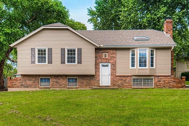 1st image of 512 SE Brownfield Dr