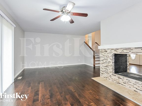 4th image of 7 Saint Valery Ct