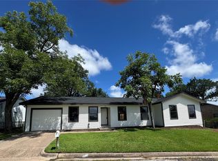 411 N Baron St, Bellville, TX 77418