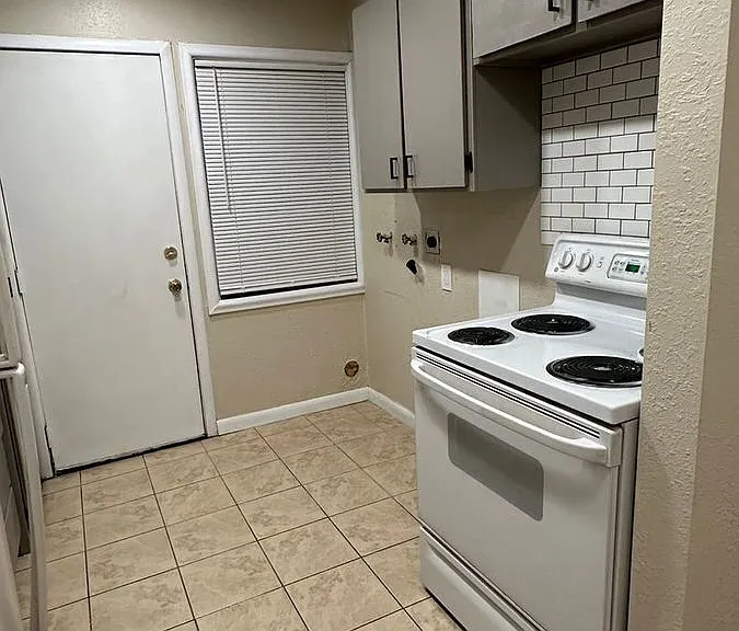 225 E Louise Ave — Photo 8