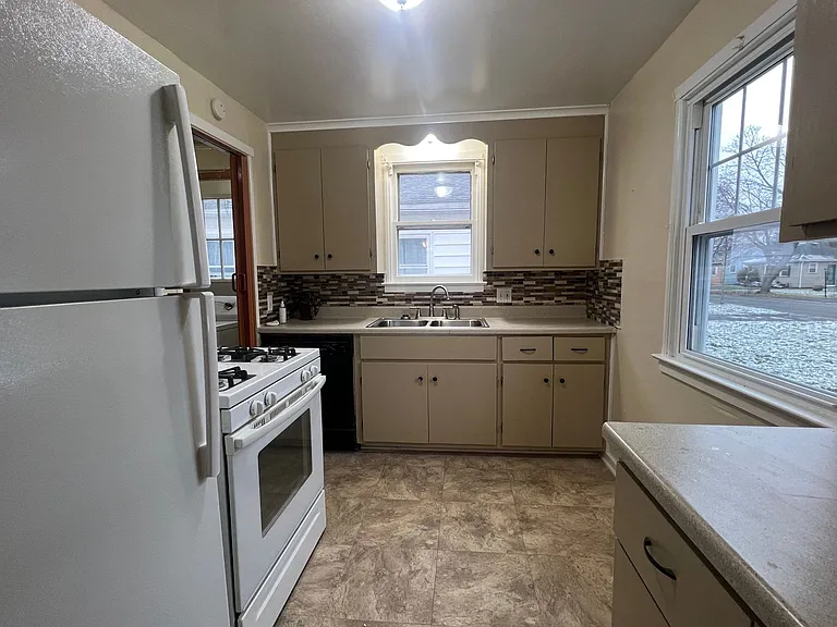 331 Leonard Rd — Photo 3