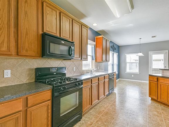 5th image of 3225 Blue Bonnet Dr