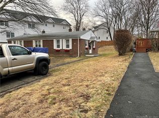 4 Bloomfield Dr, Fairfield, CT 06825