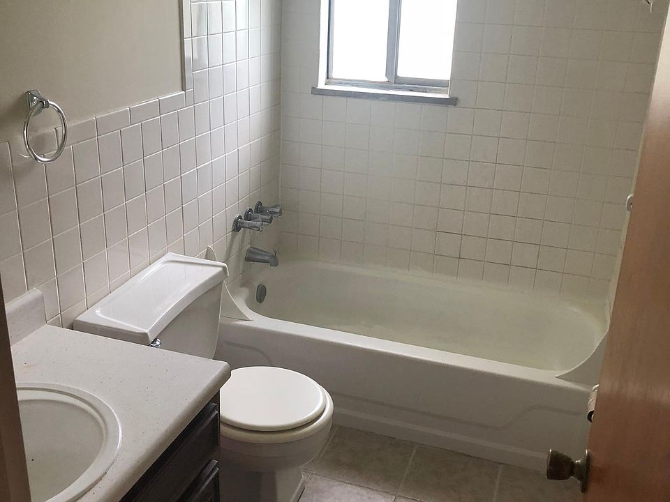 1st image of 953 S 23rd St