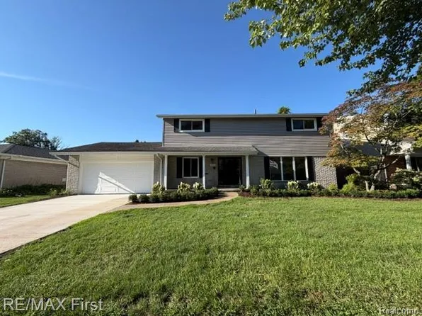971 Canterbury Rd, Grosse Pointe Woods, MI 48236