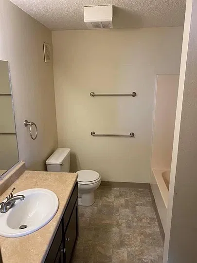 4370 Maricopa Dr — Photo 2