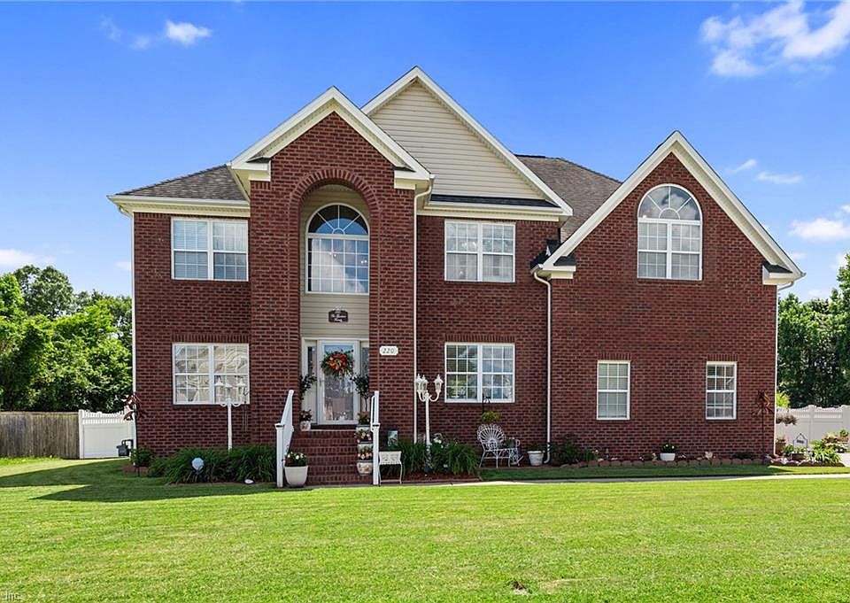 1st image of 220 Woodhaven Dr
