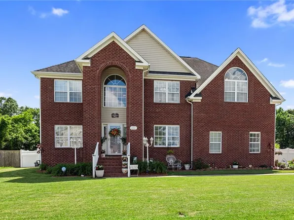 220 Woodhaven Dr, Suffolk, VA 23435