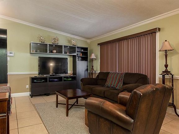 3rd image of 2627 Douglas Ave