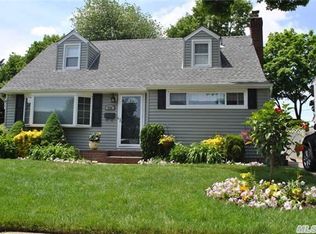 750 Van Buren Ave, East Meadow, NY 11554